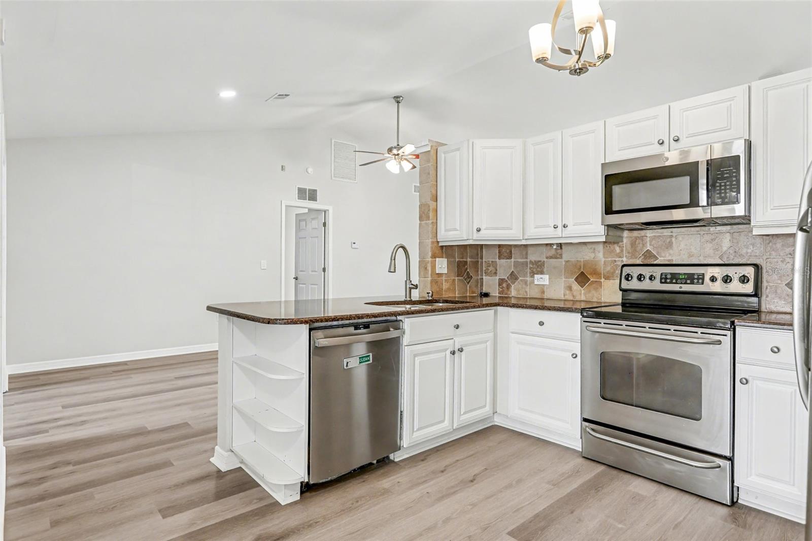 Listing Image #7