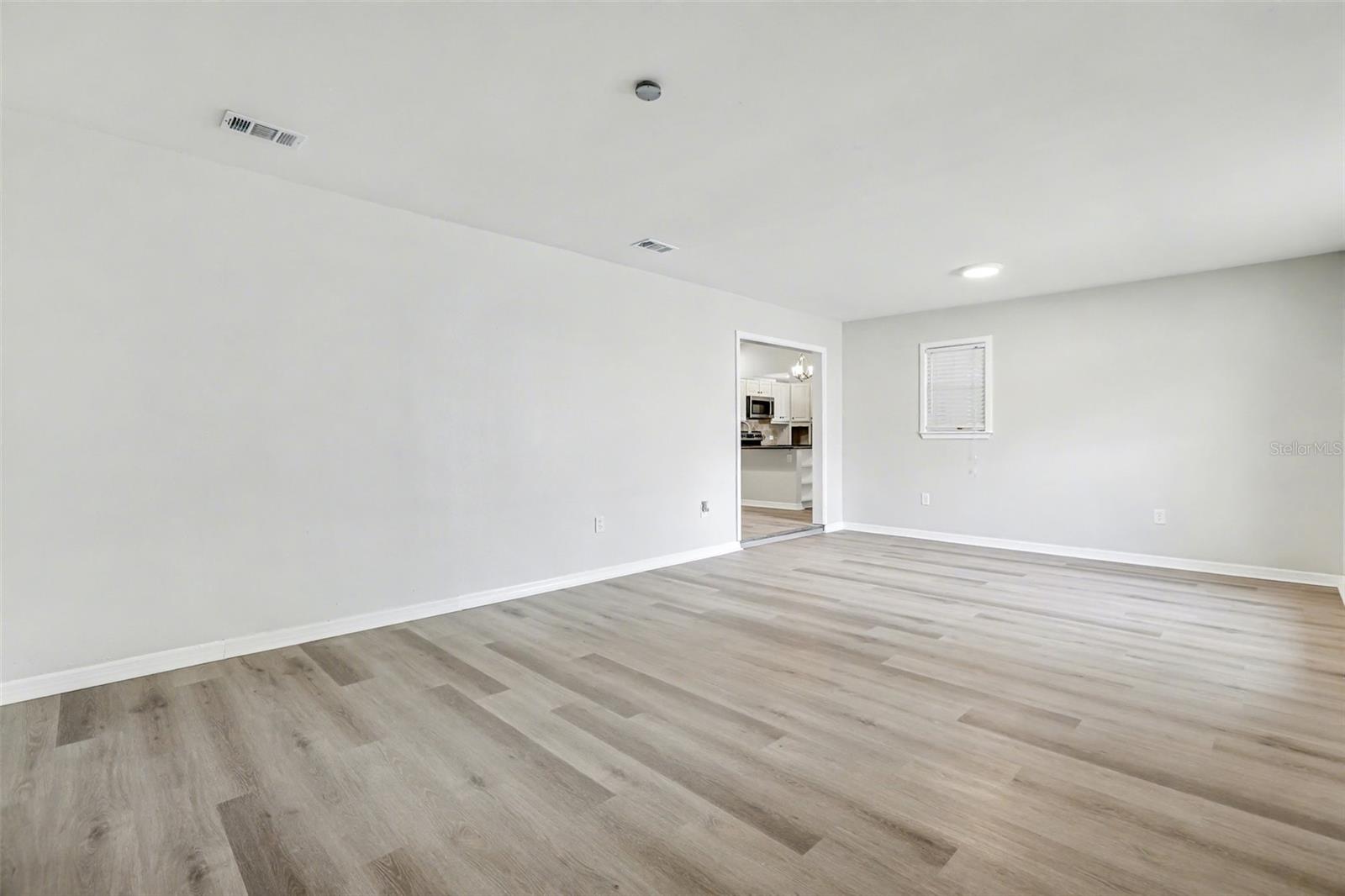 Listing Image #9