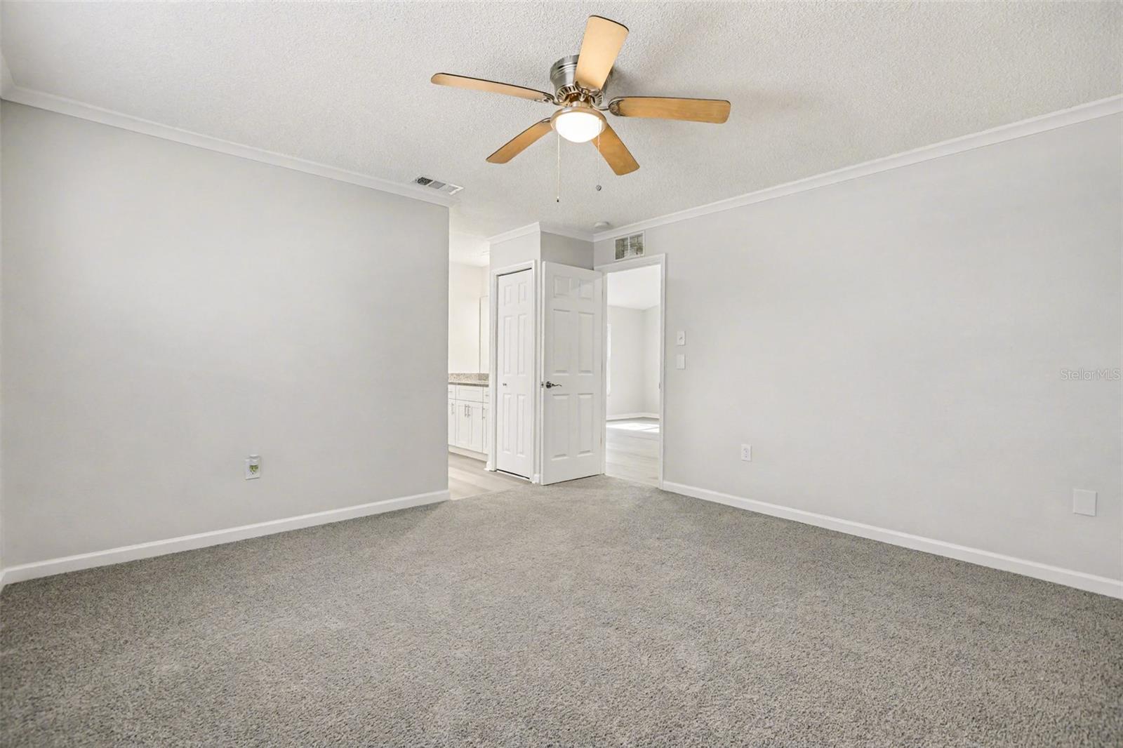 Listing Image #11