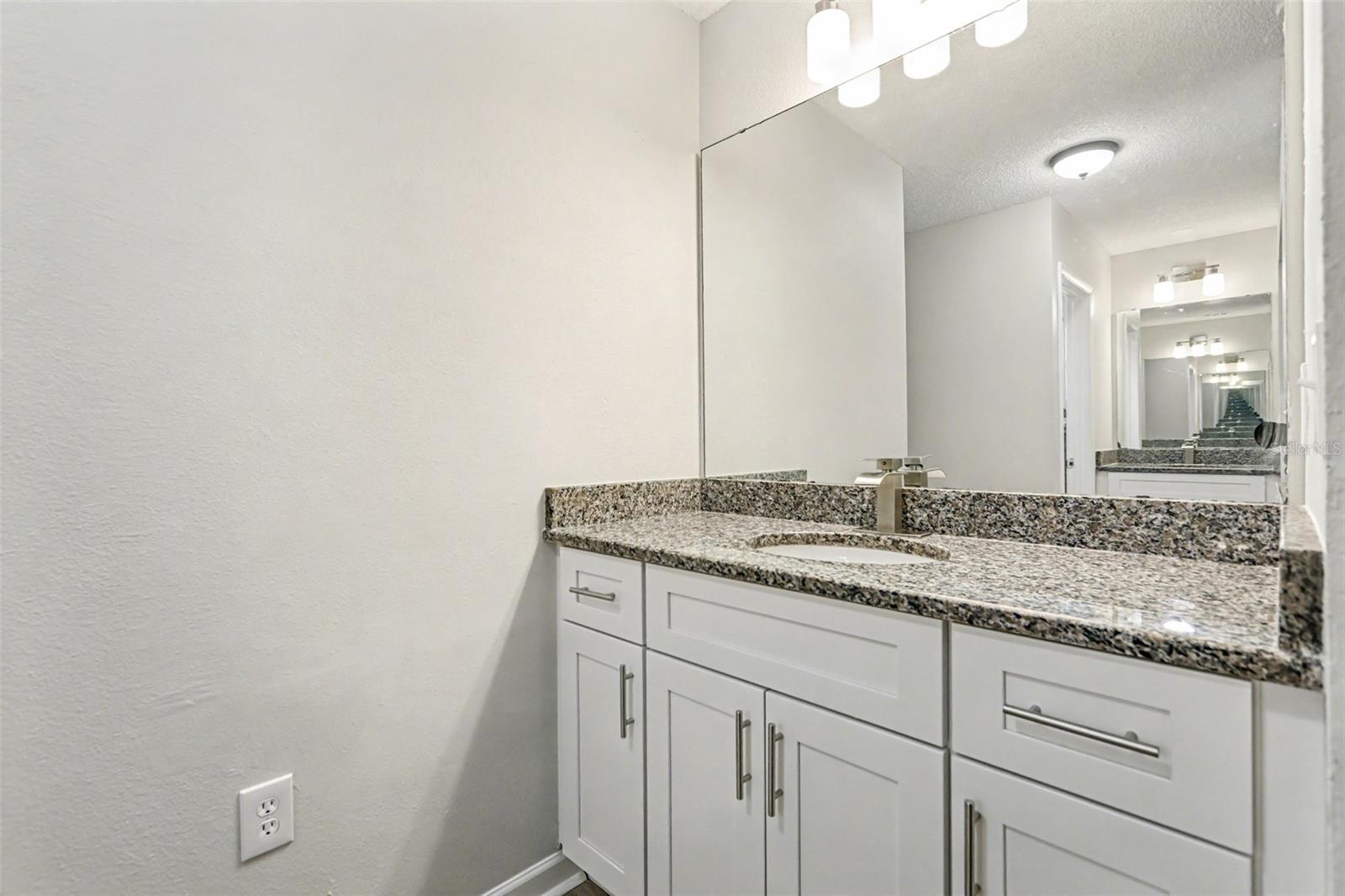 Listing Image #12