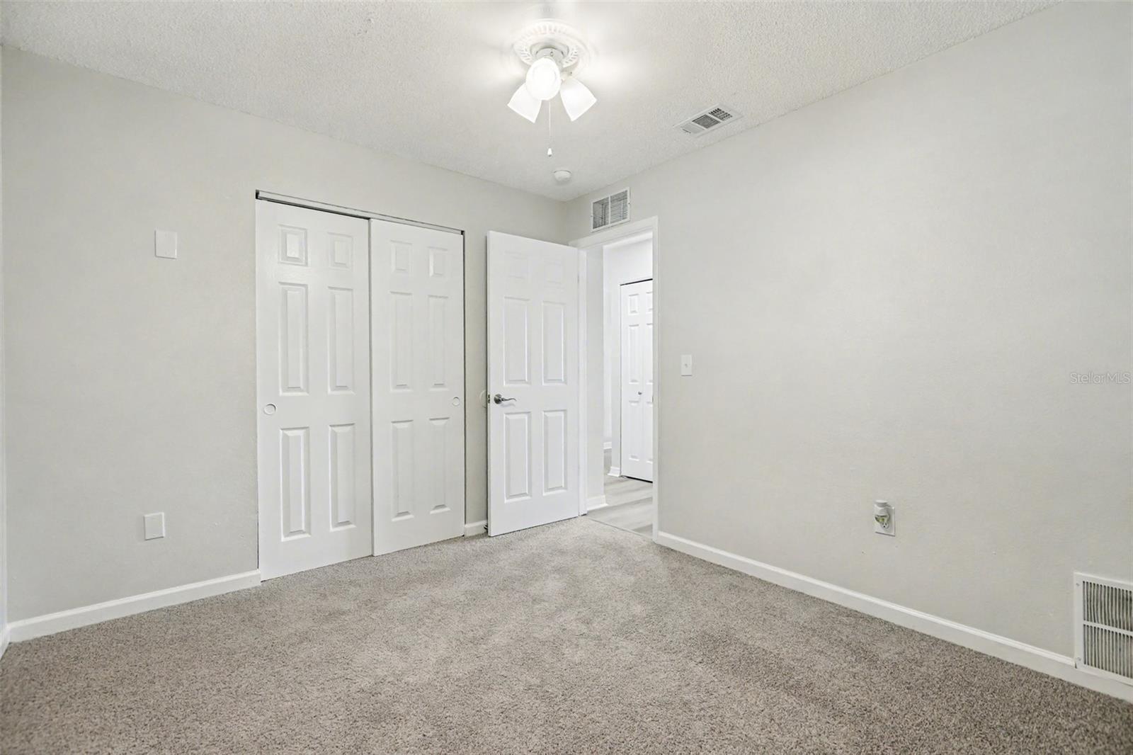 Listing Image #18