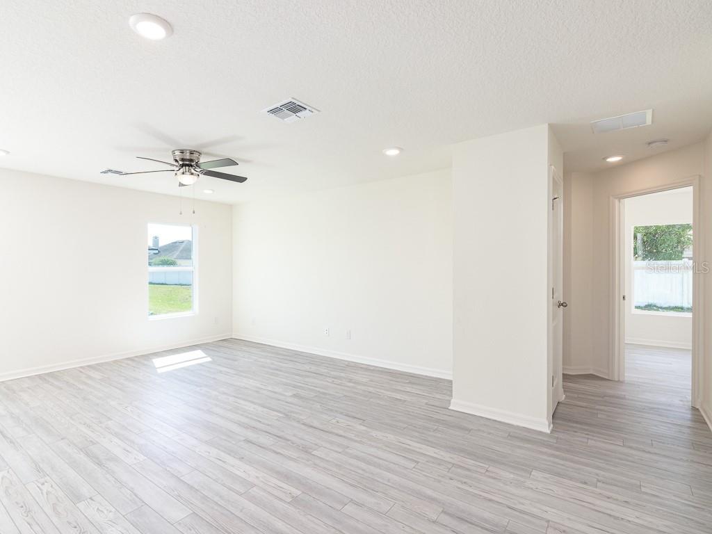 Listing Image #10