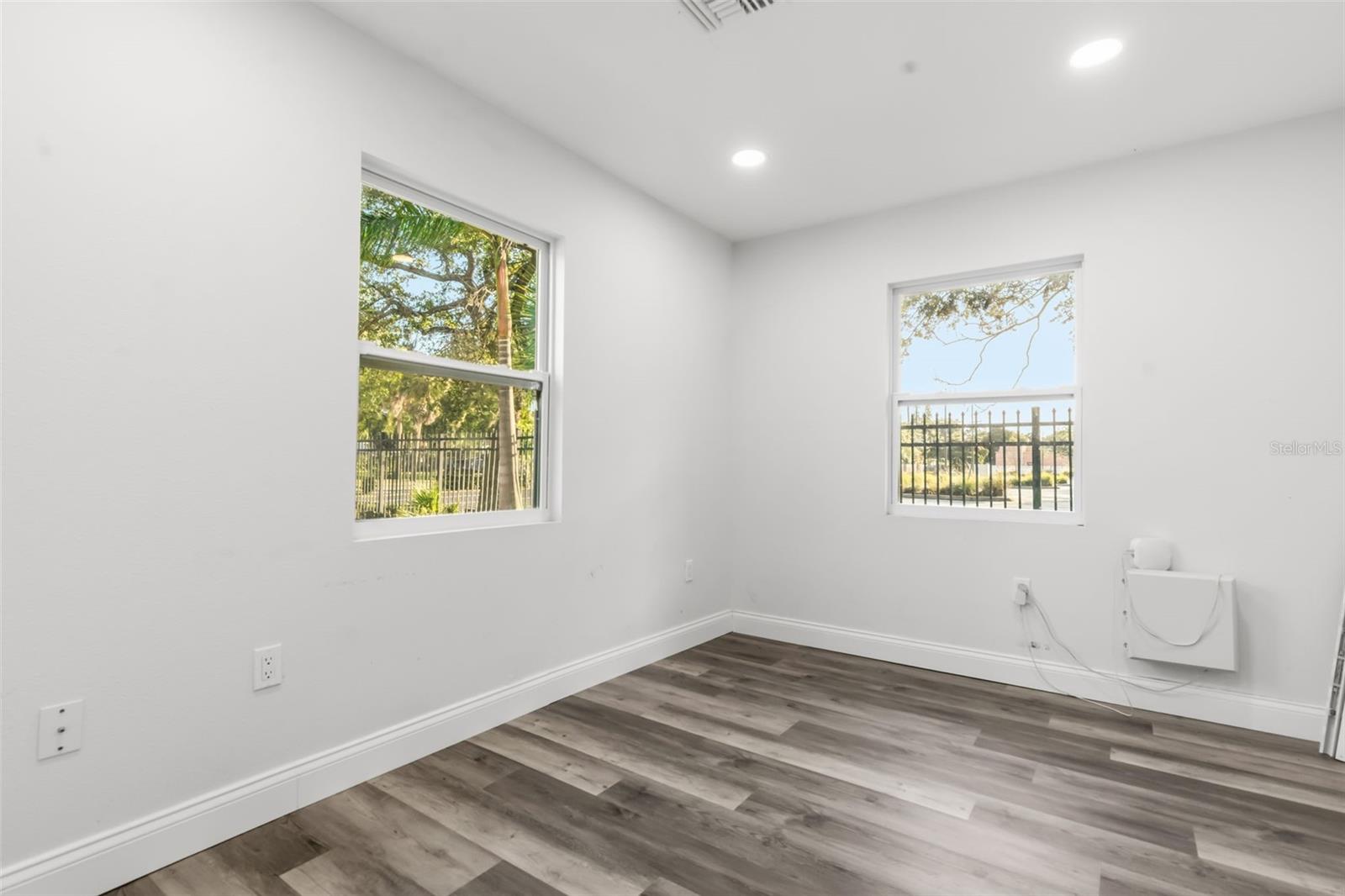 Listing Image #5