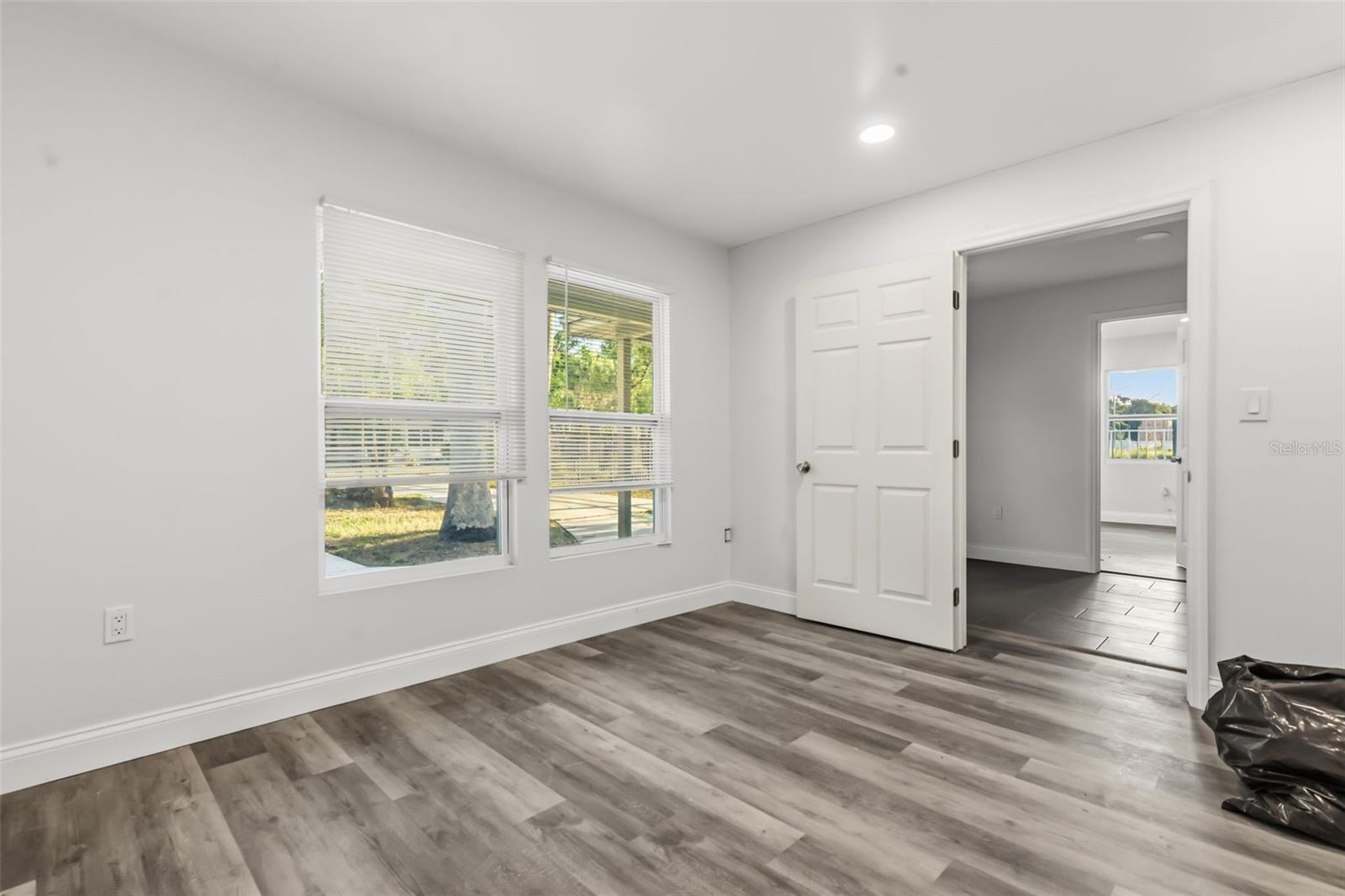 Listing Image #8
