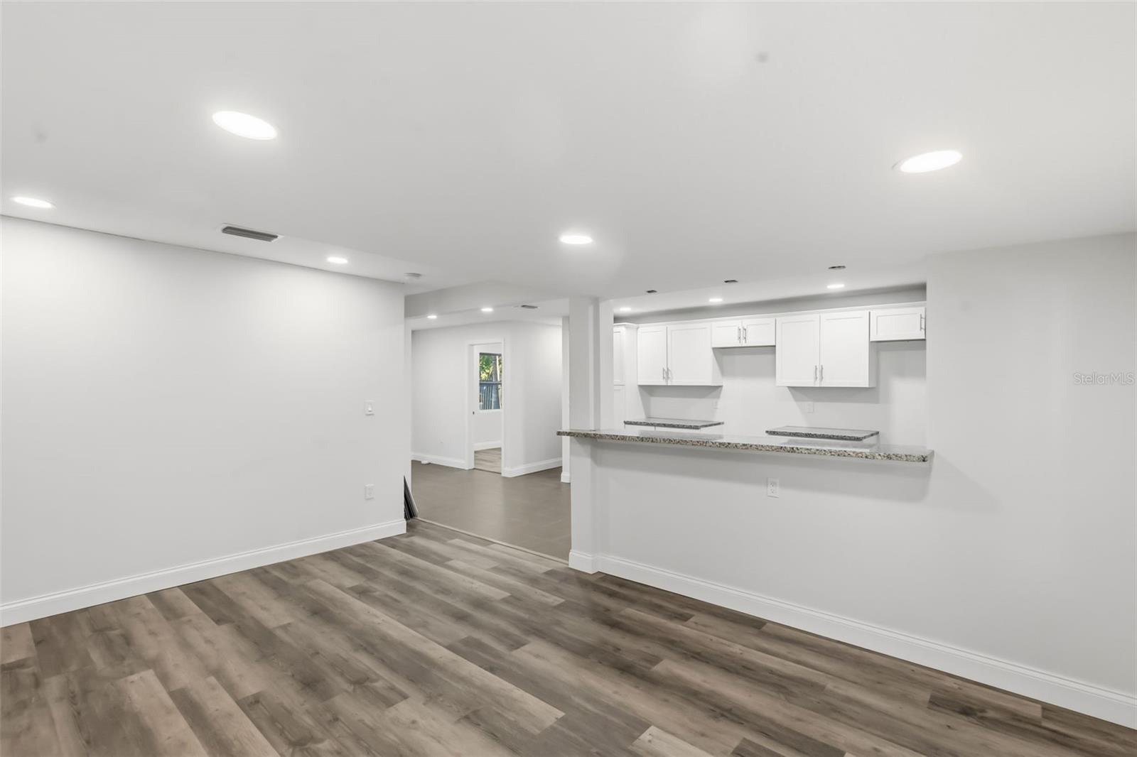 Listing Image #10
