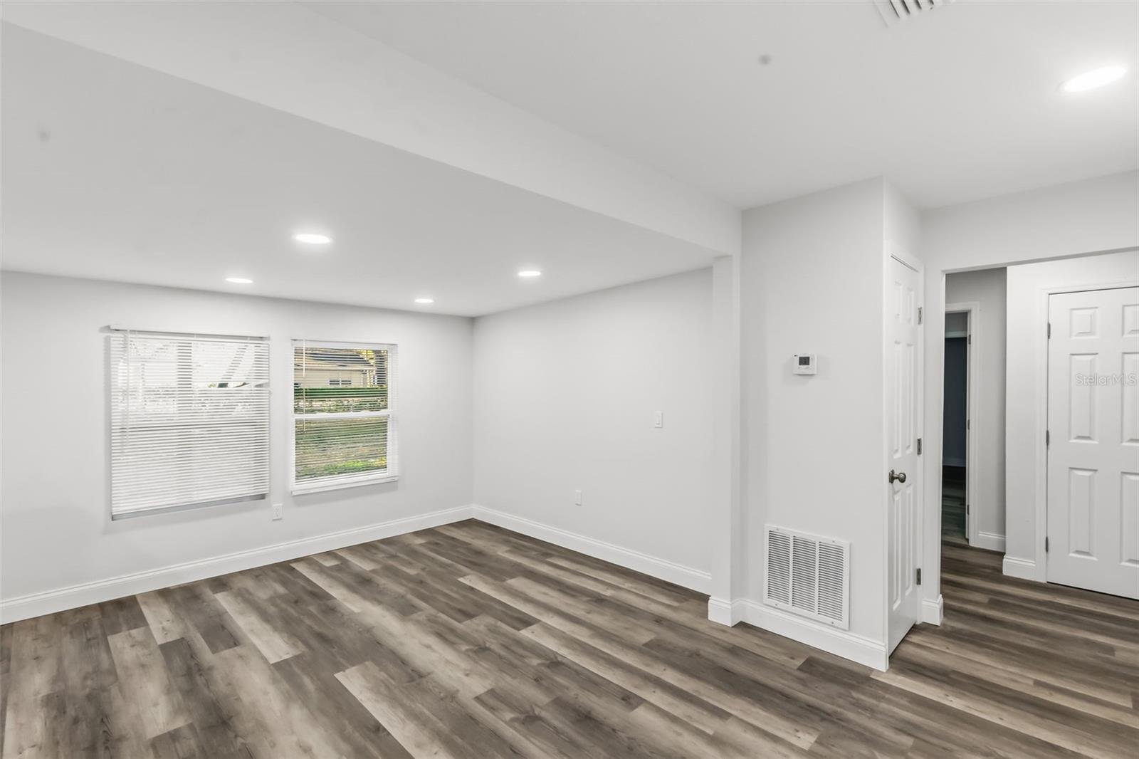 Listing Image #11