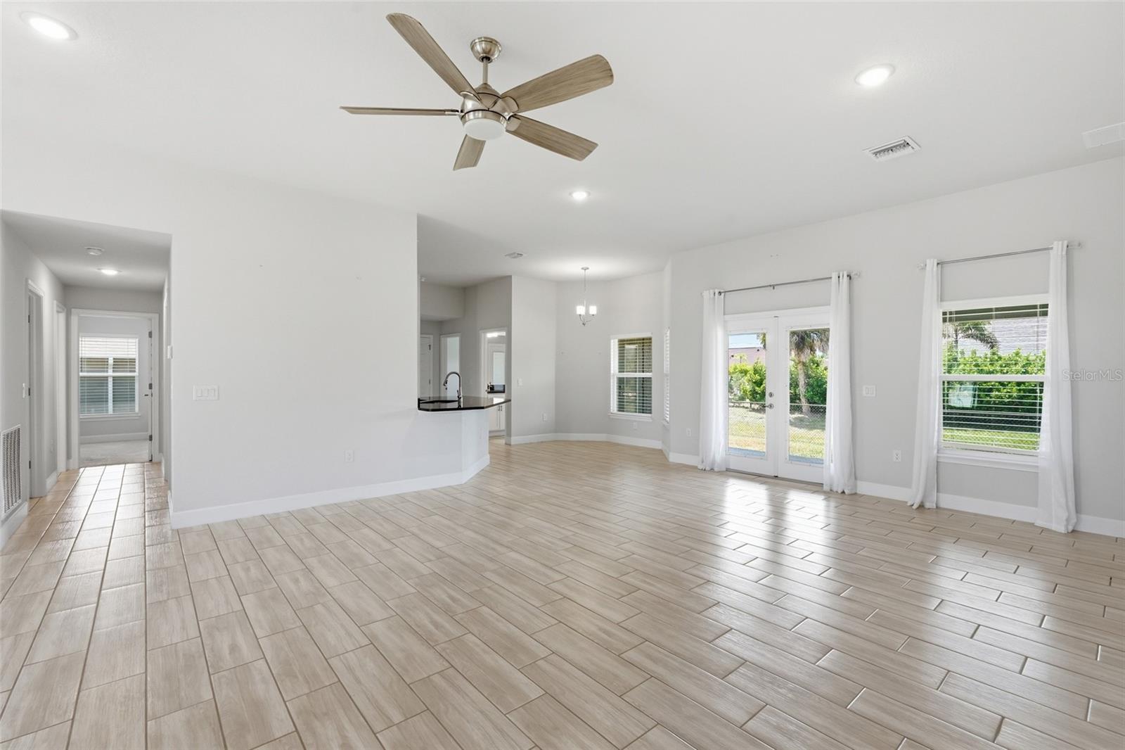 Listing Image #9