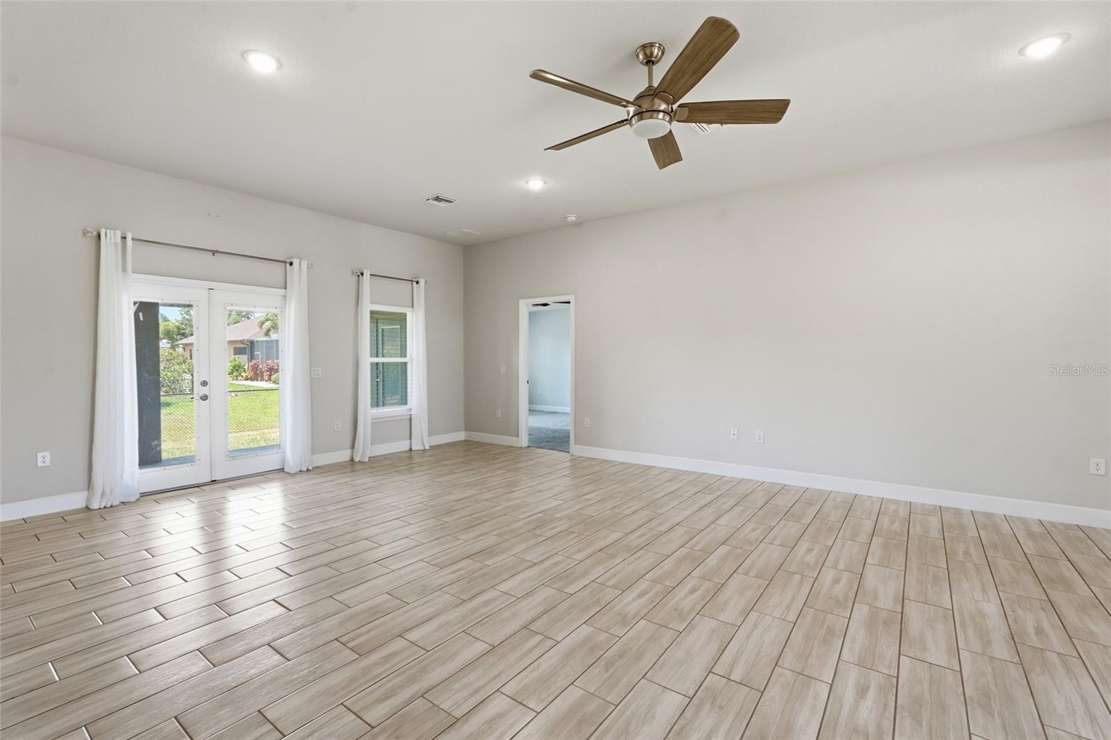 Listing Image #11