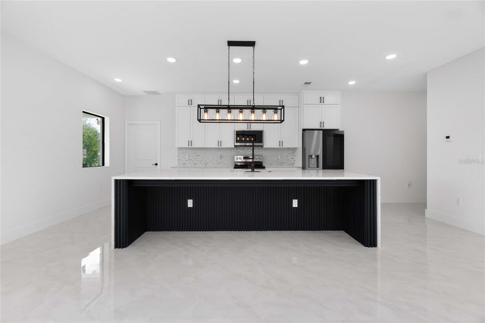 Listing Image #9
