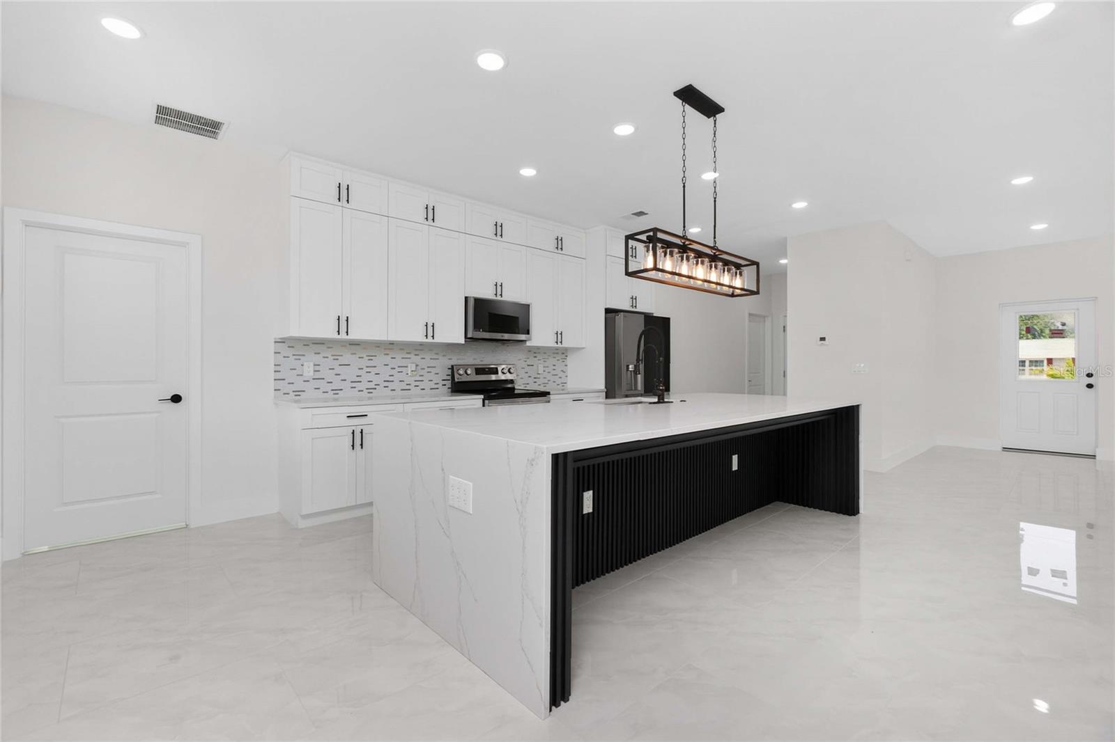 Listing Image #11