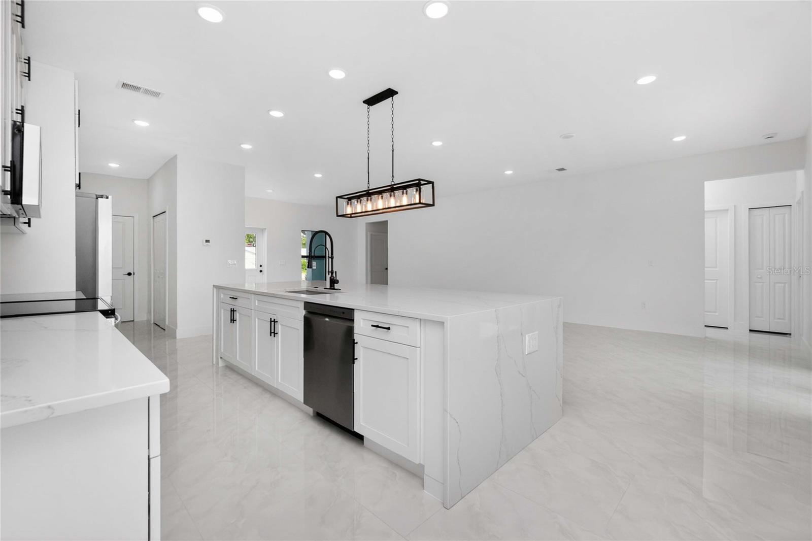 Listing Image #12
