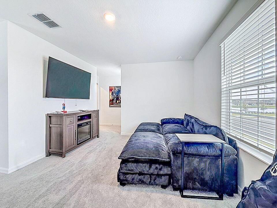 Listing Image #10