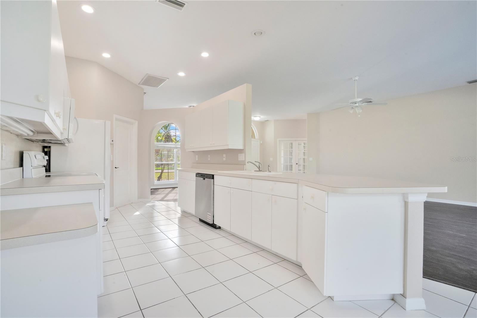 Listing Image #9