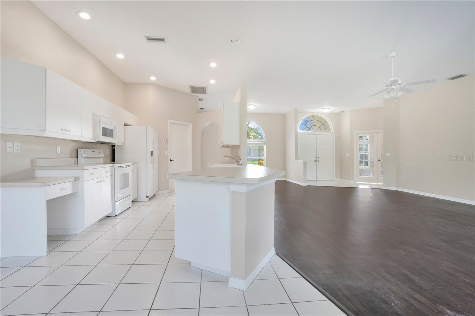 Listing Image #10