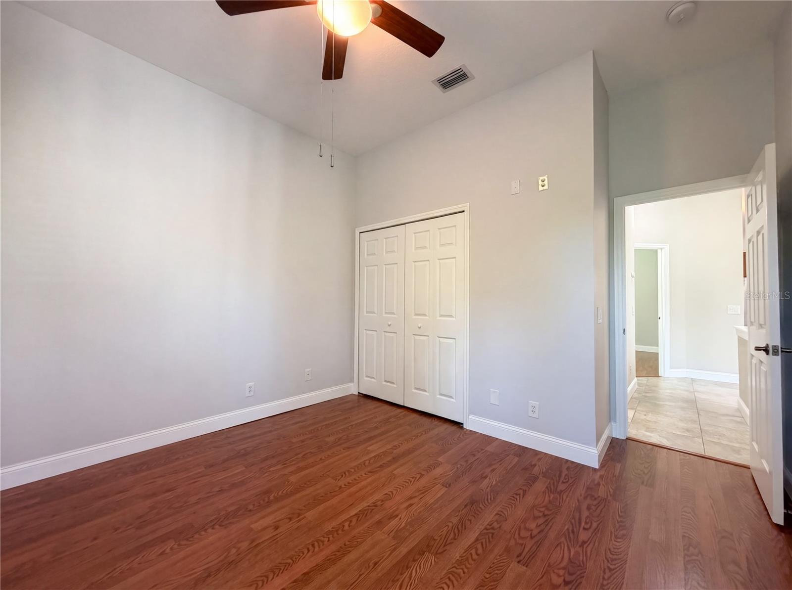 Listing Image #11