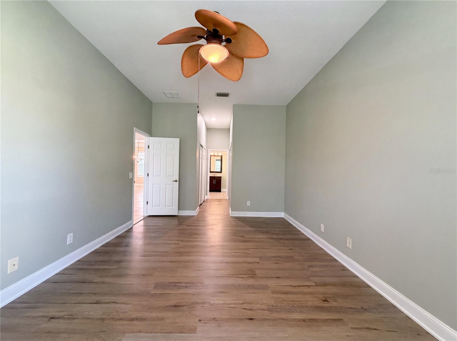Listing Image #12