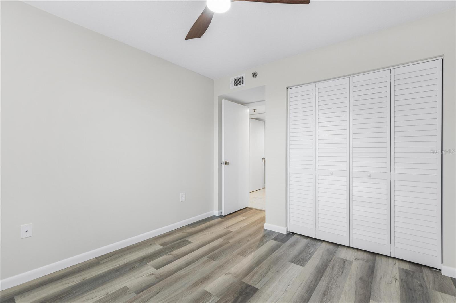 Listing Image #9