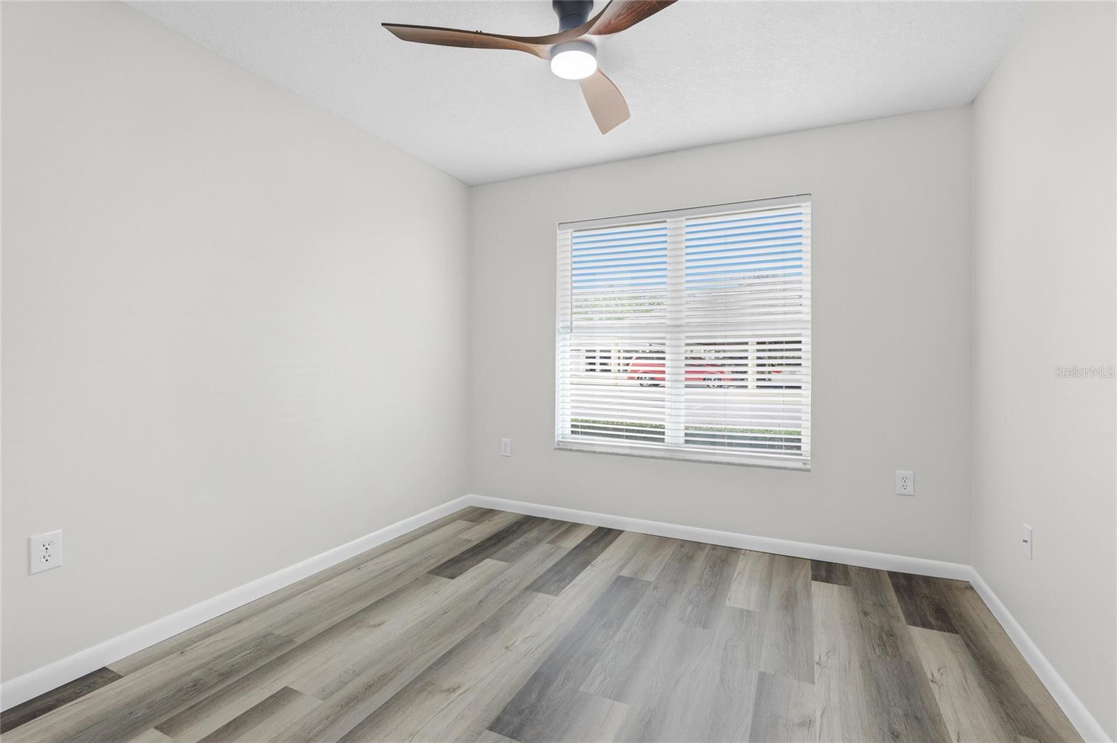 Listing Image #10