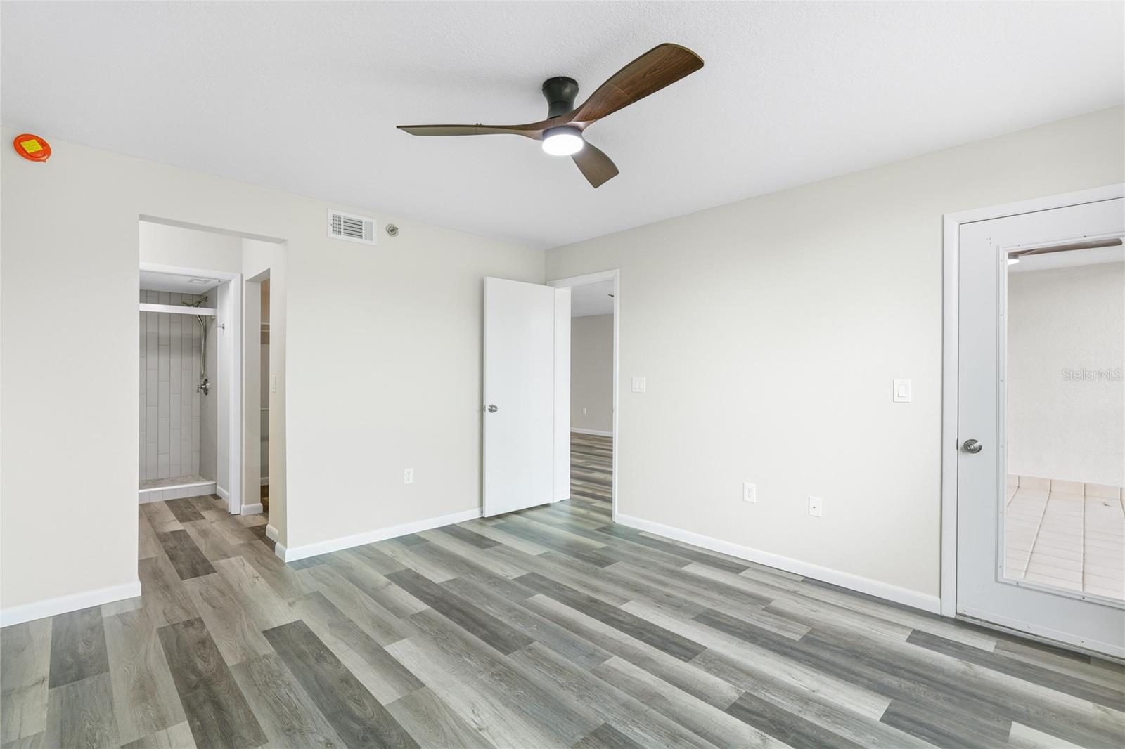 Listing Image #12