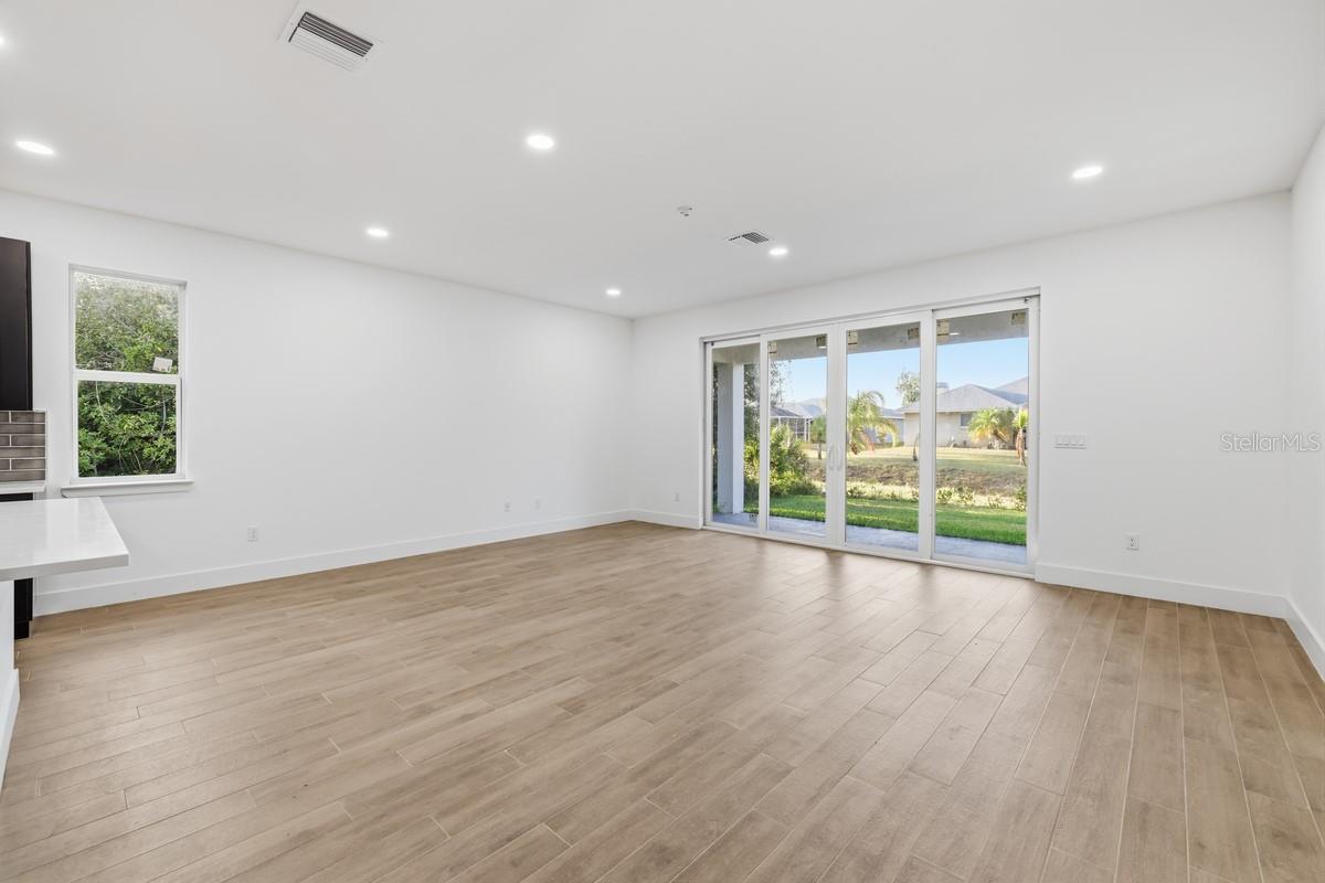 Listing Image #8