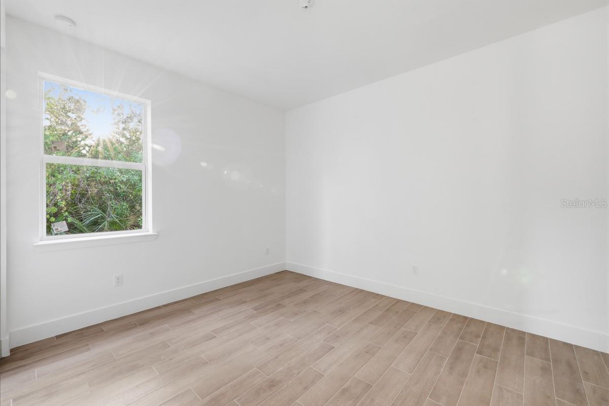 Listing Image #9