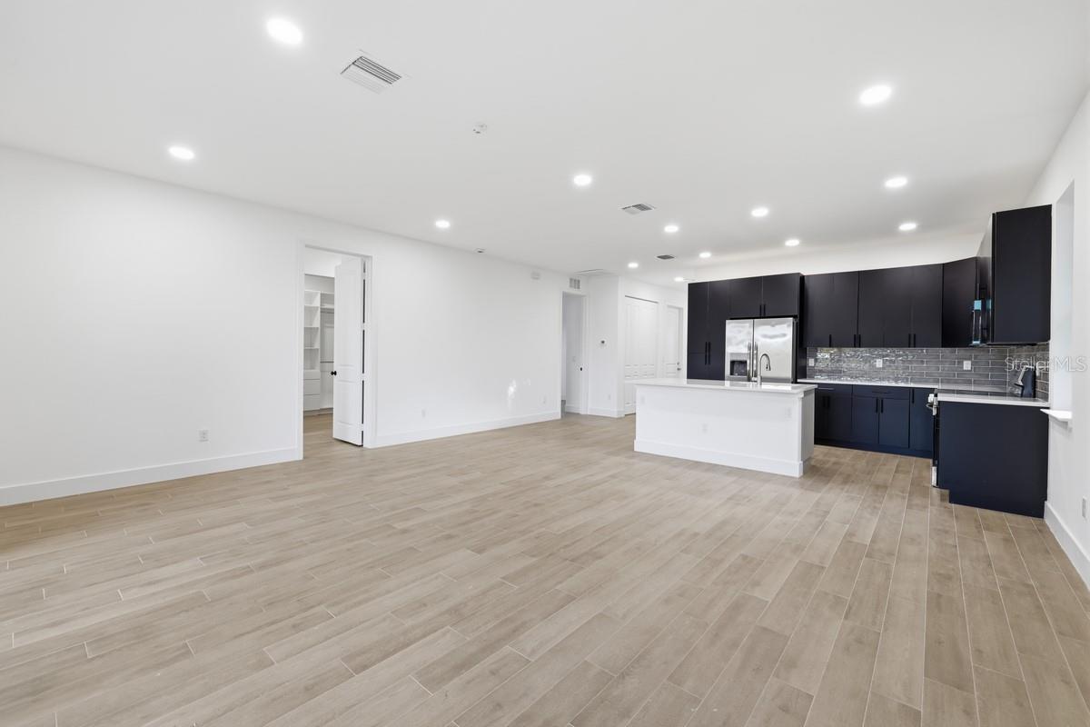 Listing Image #10
