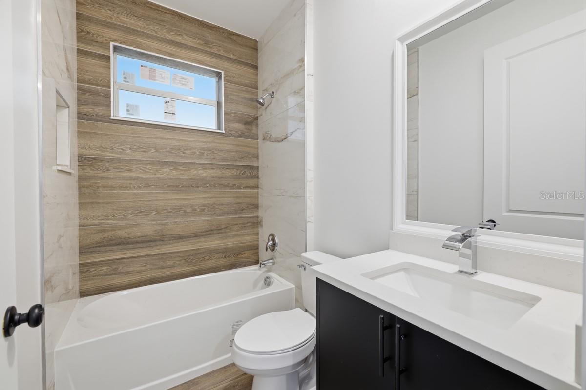 Listing Image #12