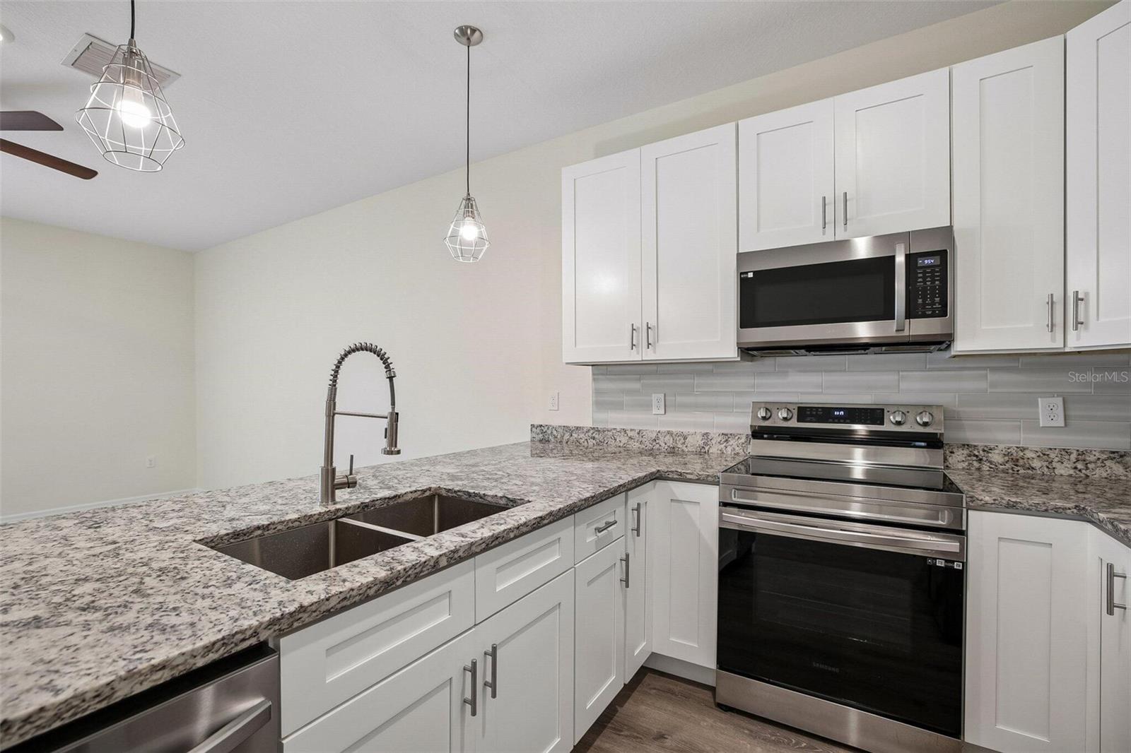 Listing Image #5