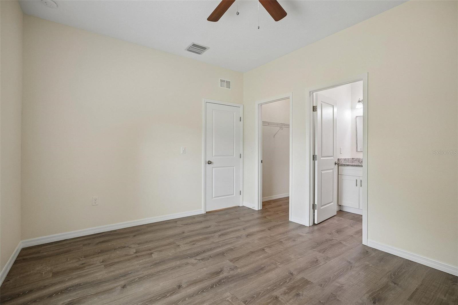 Listing Image #8