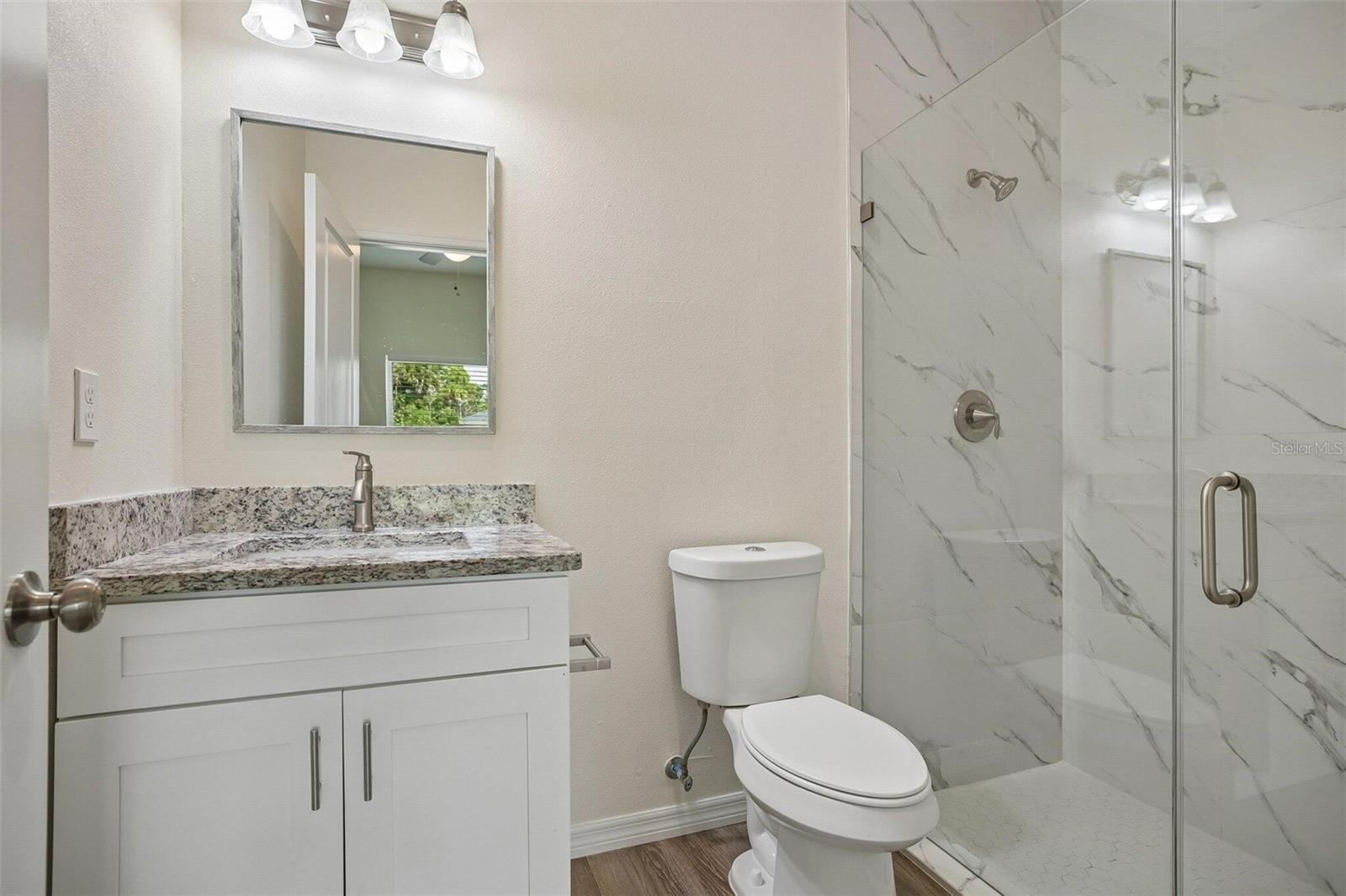 Listing Image #10