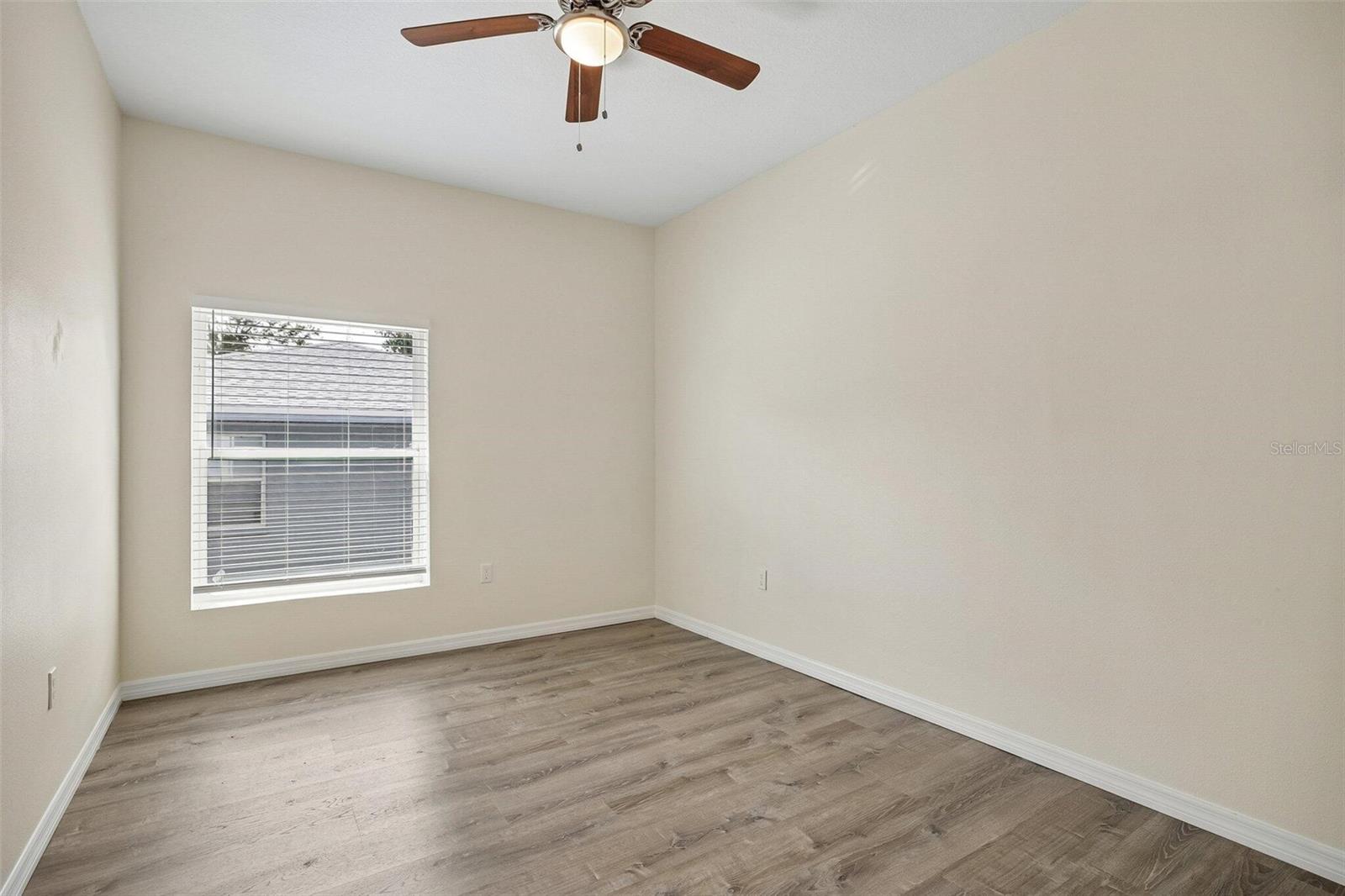 Listing Image #11