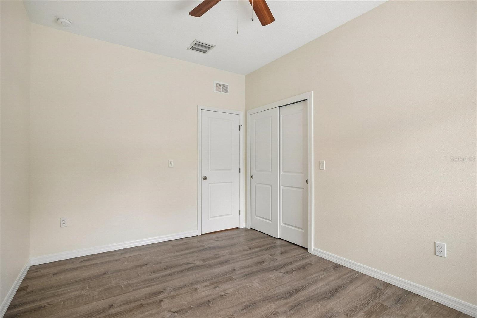 Listing Image #12