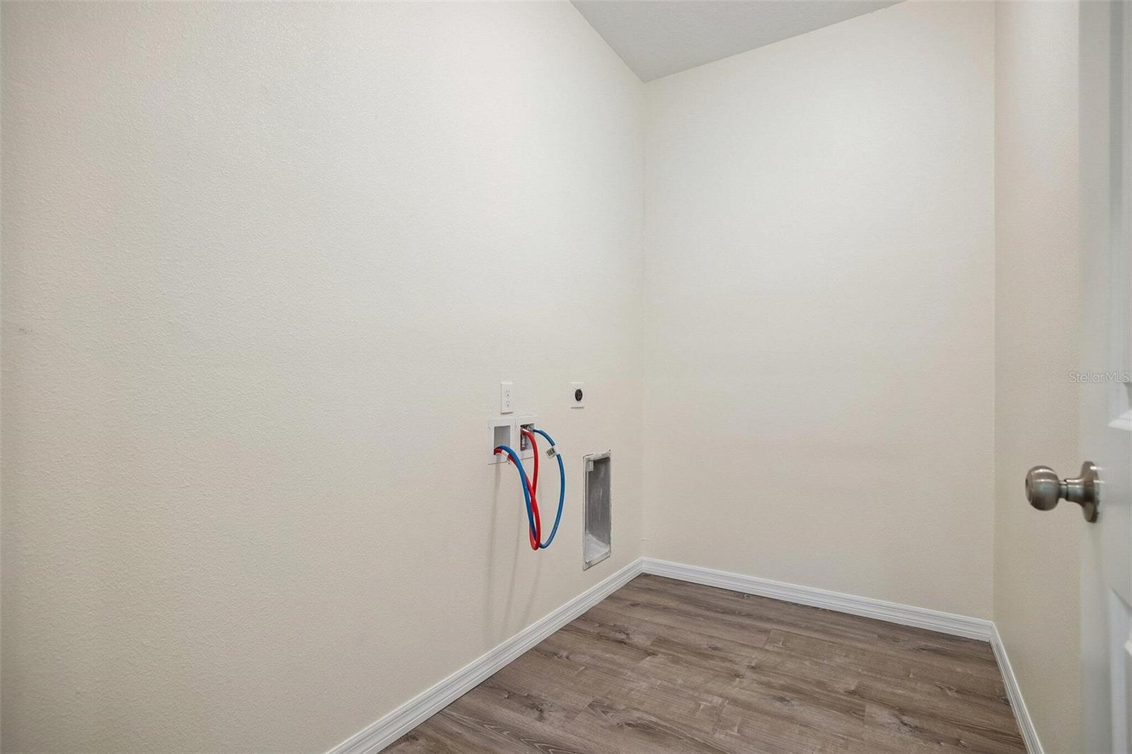 Listing Image #13
