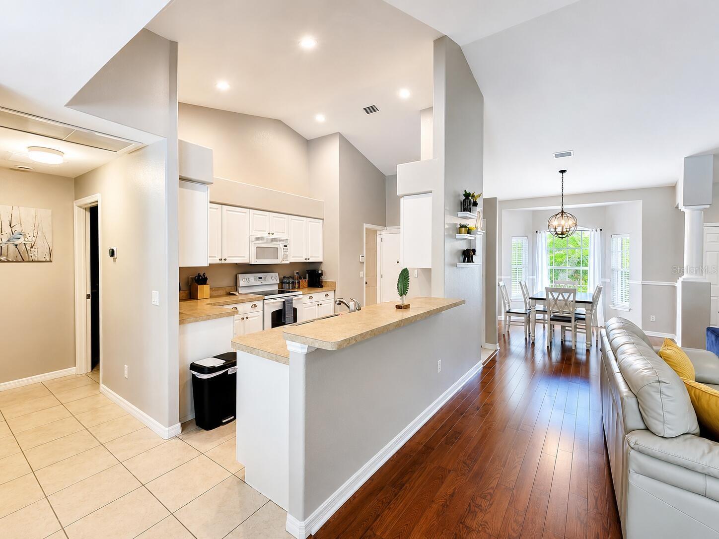 Listing Image #11