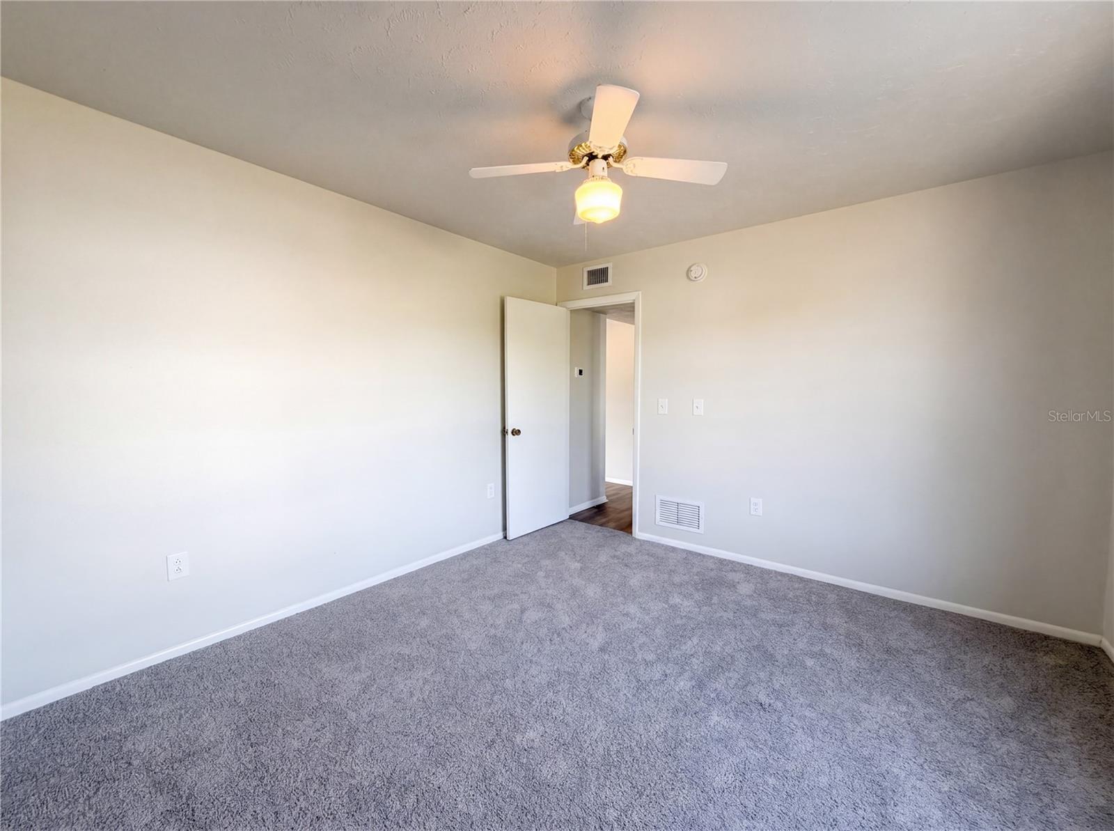Listing Image #12