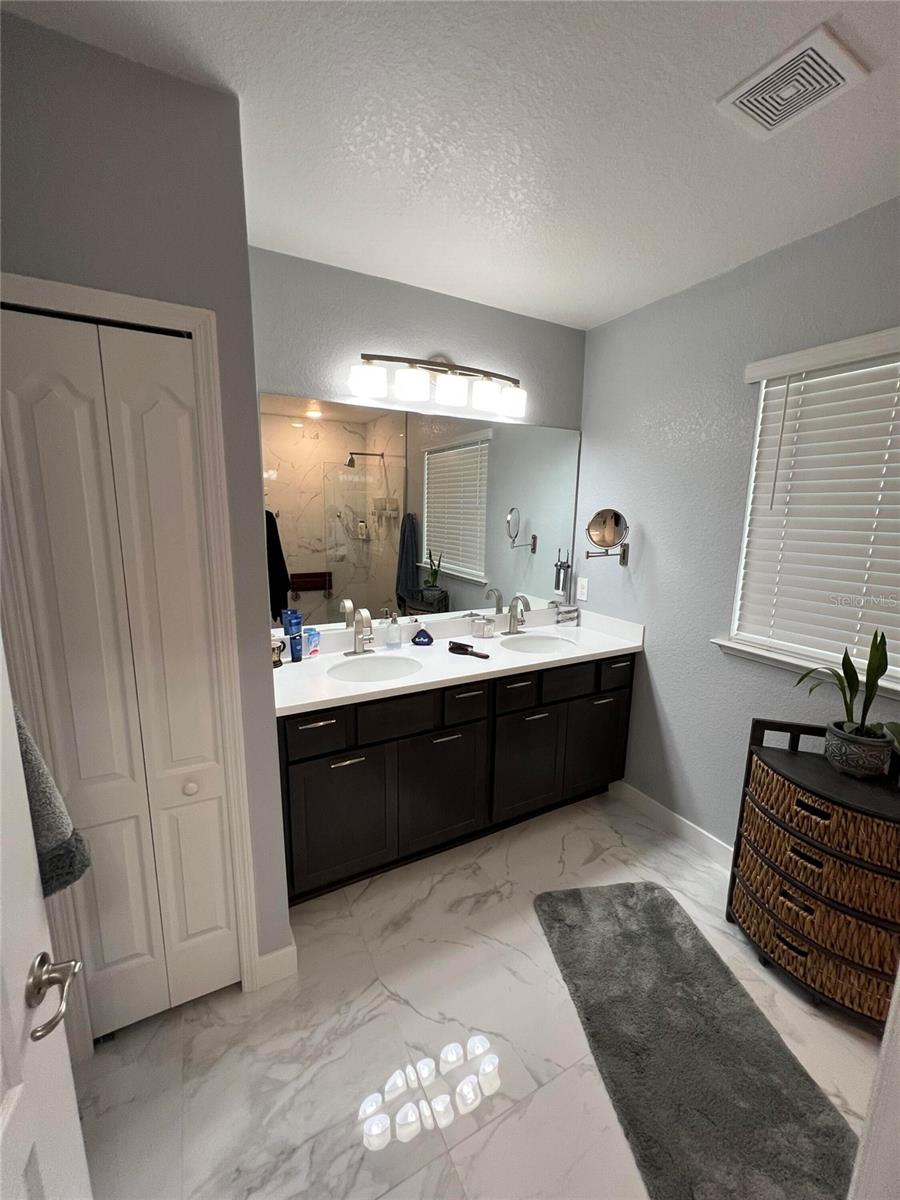Listing Image #18