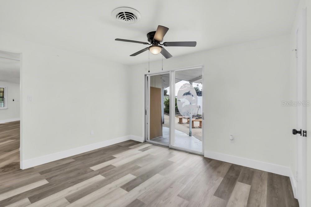 Listing Image #10