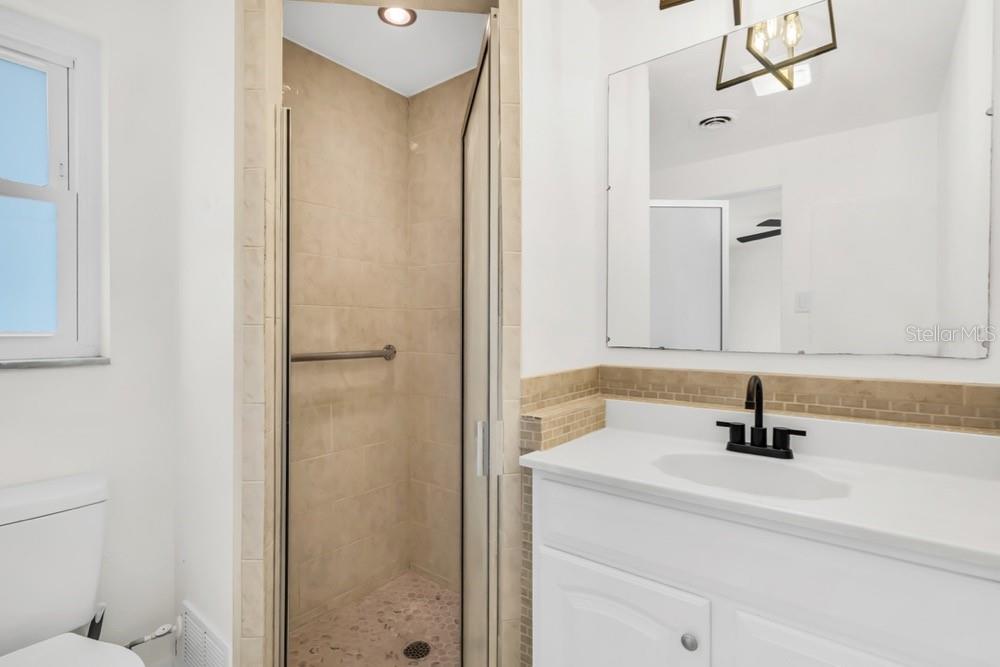 Listing Image #13