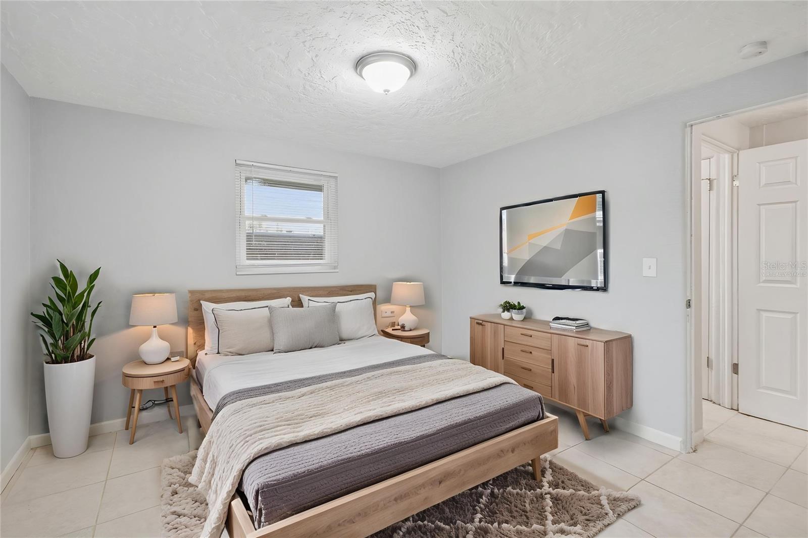 Listing Image #9