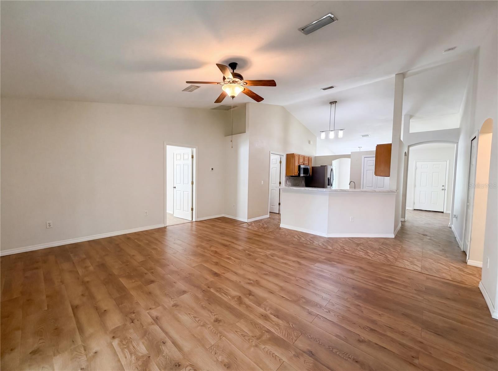 Listing Image #12
