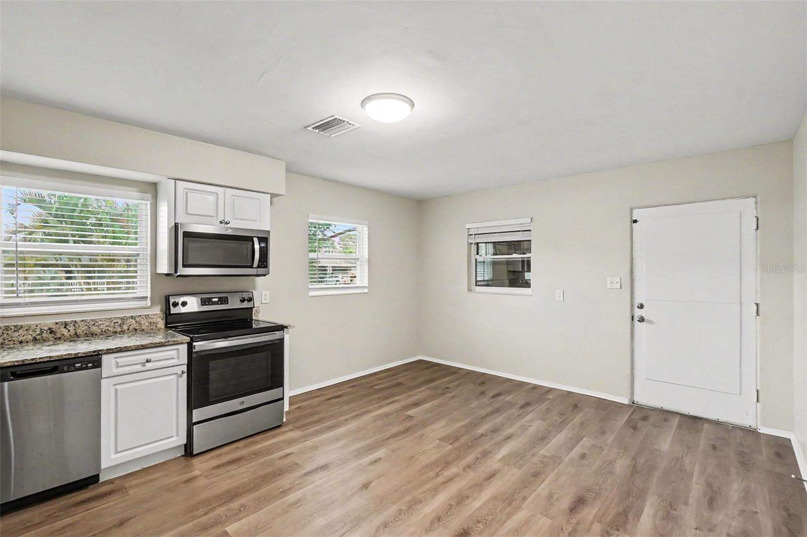Listing Image #4