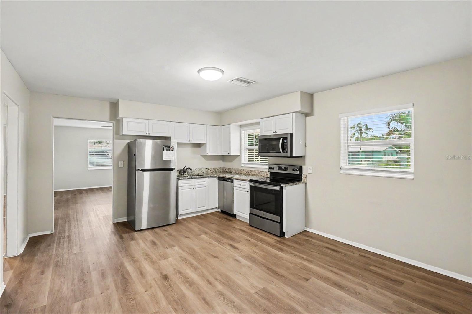 Listing Image #5