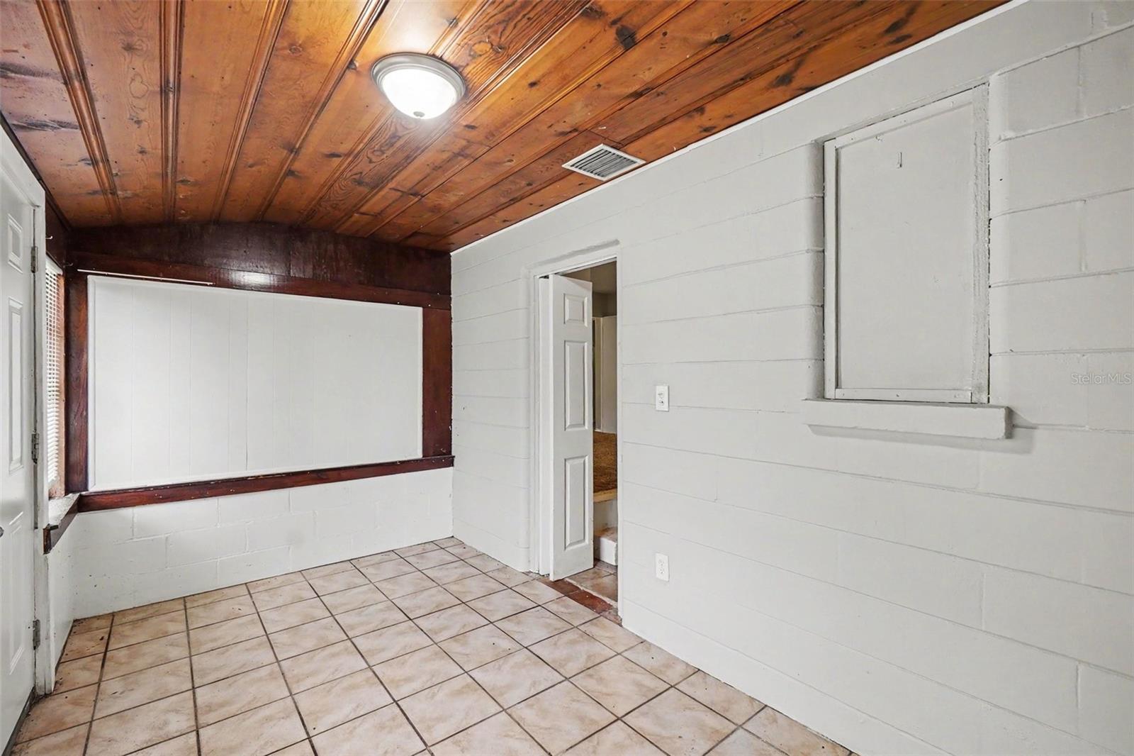 Listing Image #12