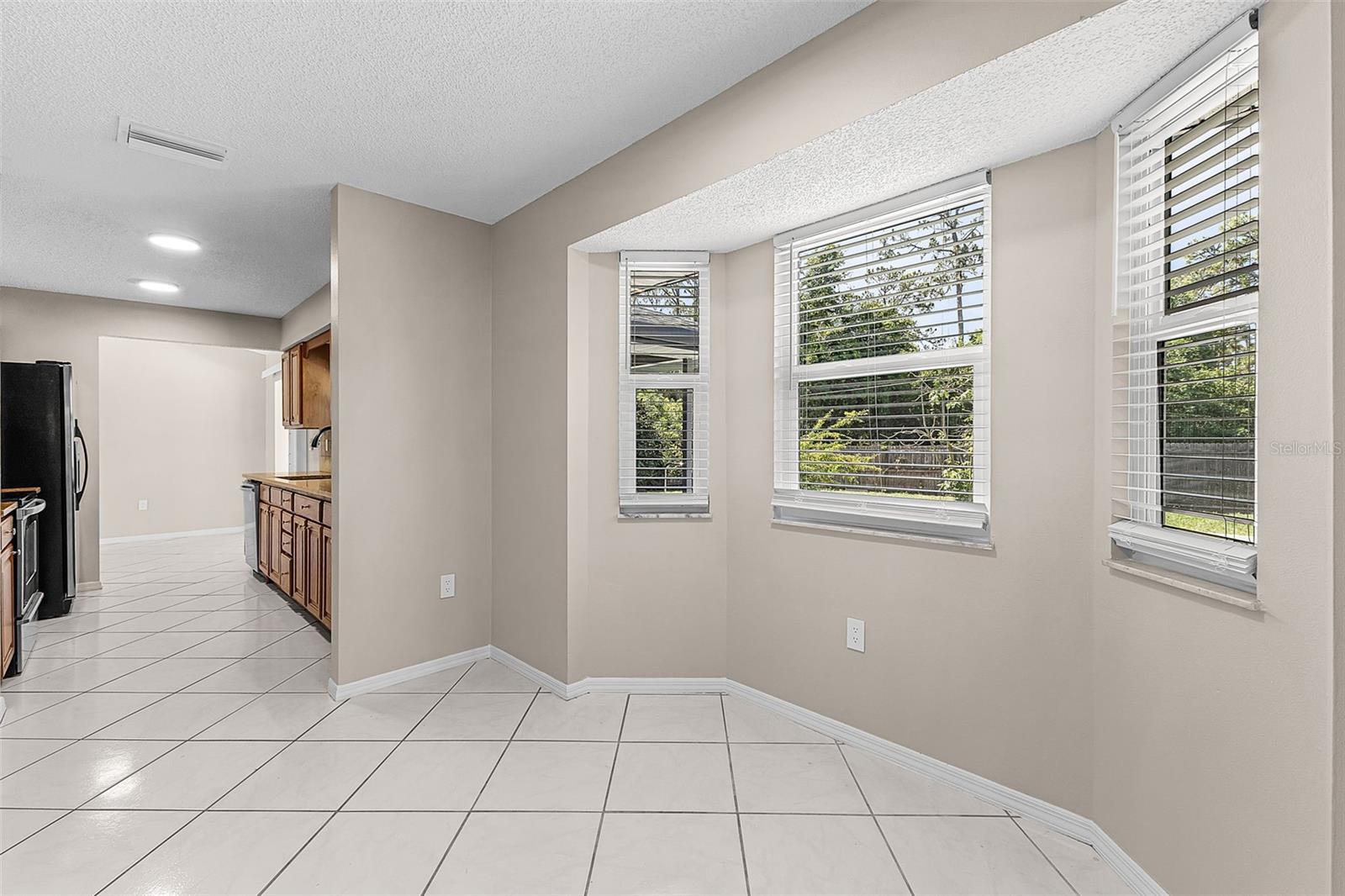 Listing Image #10