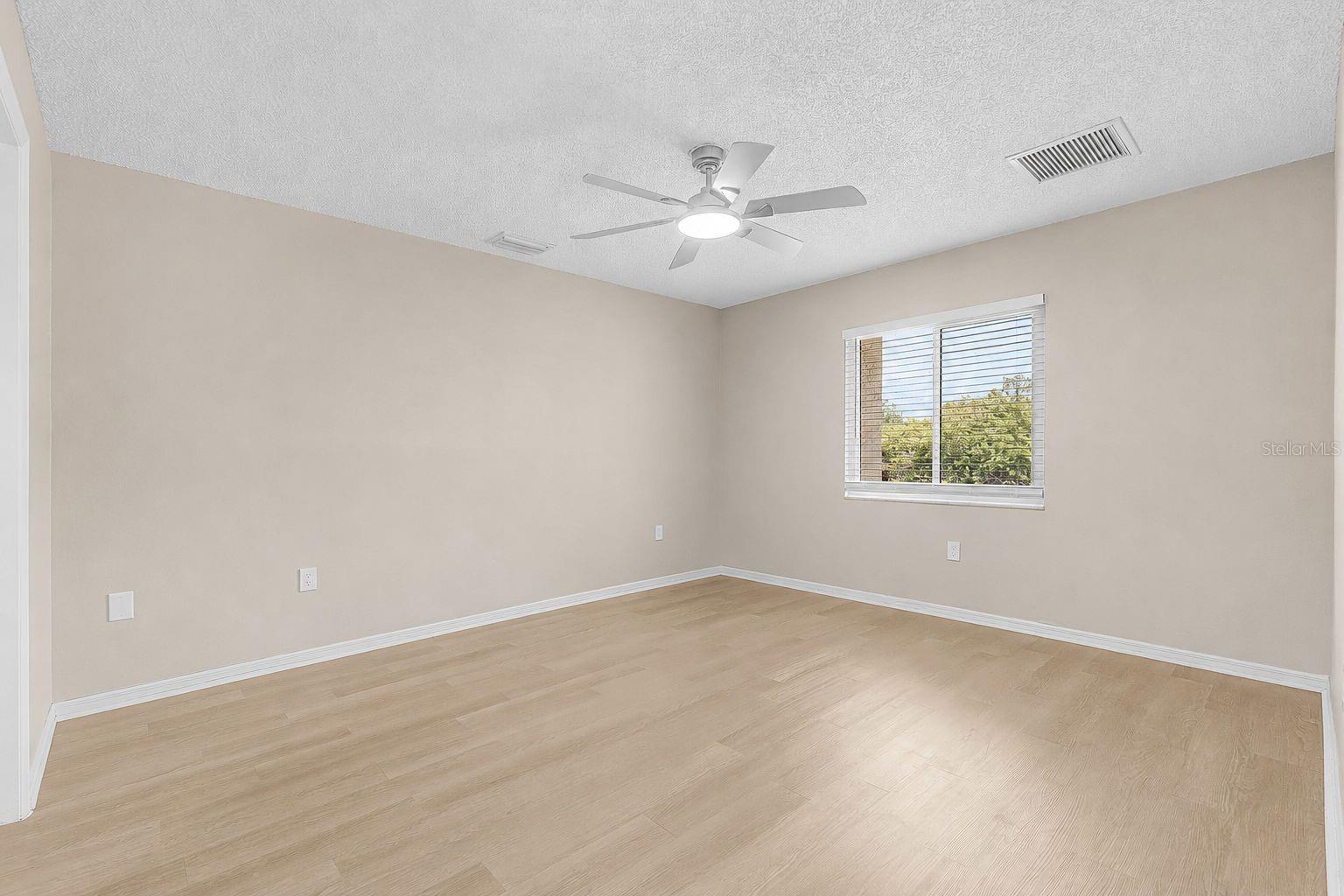 Listing Image #12