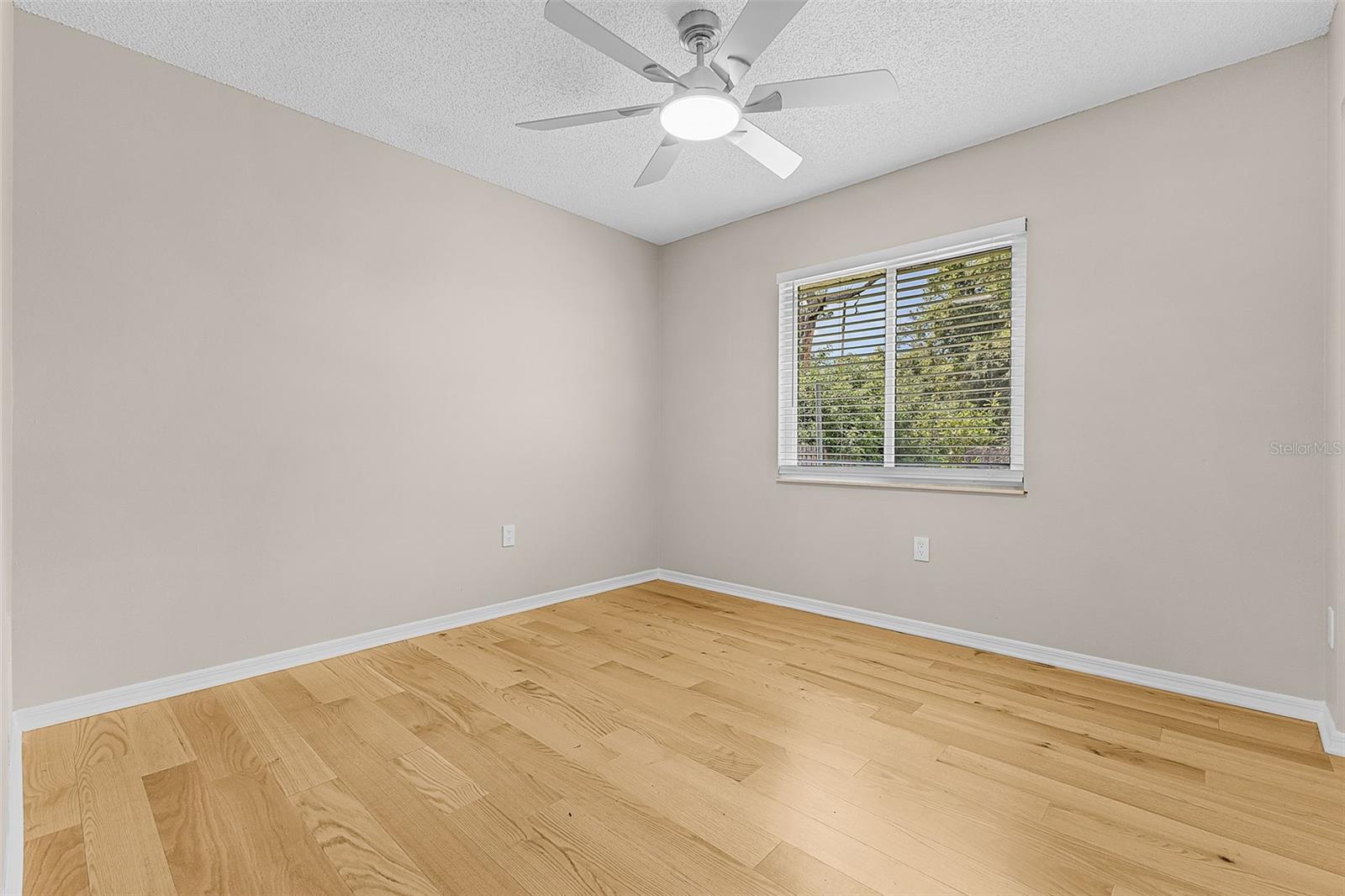 Listing Image #18