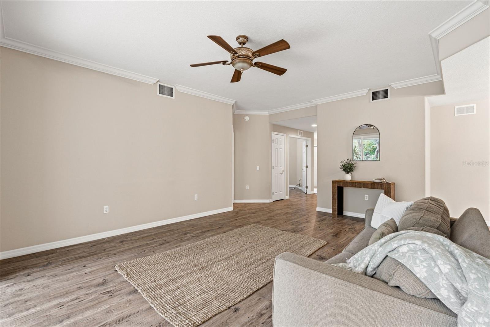 Listing Image #7