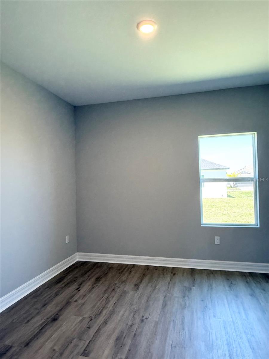 Listing Image #10