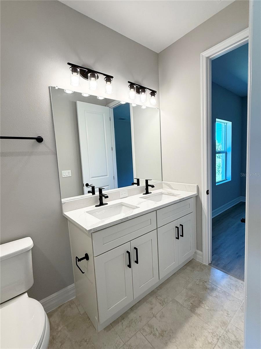 Listing Image #11