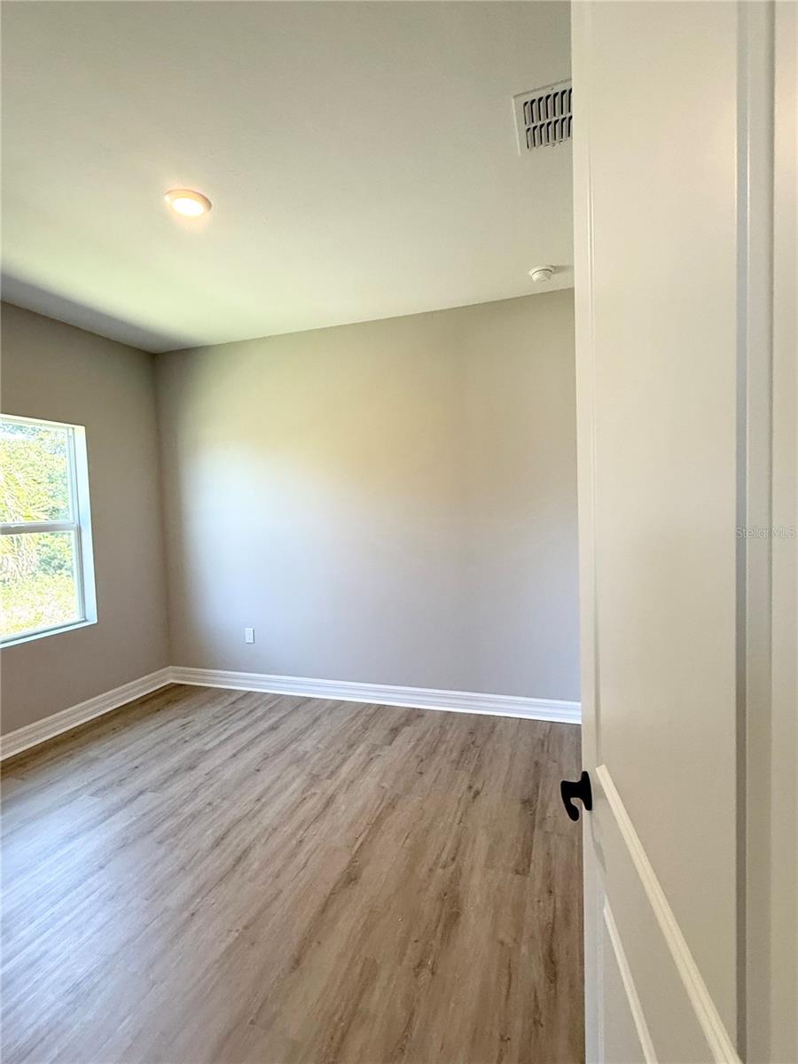 Listing Image #12